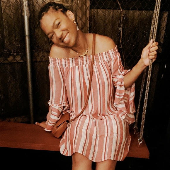 Meet your Posher, Dominique - Picture 2 of 2